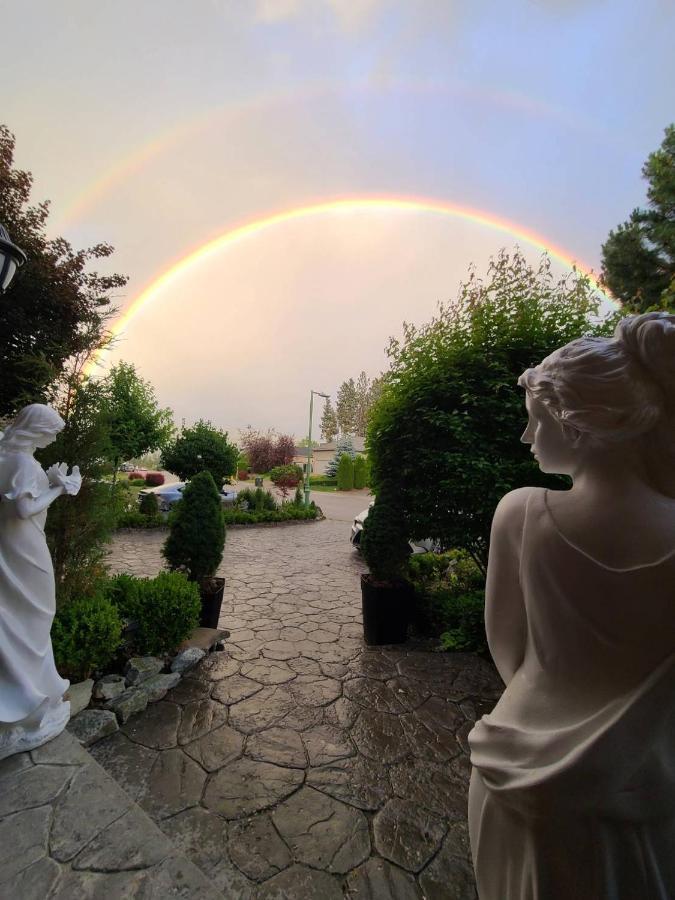 Villa Bellissimo Frantalia - La Galleriseum Versaliere Kelowna Exterior foto